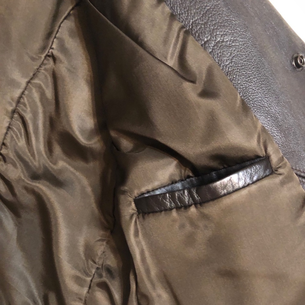 Leather jacket with removable brown fur collar - Picture 9 of 12